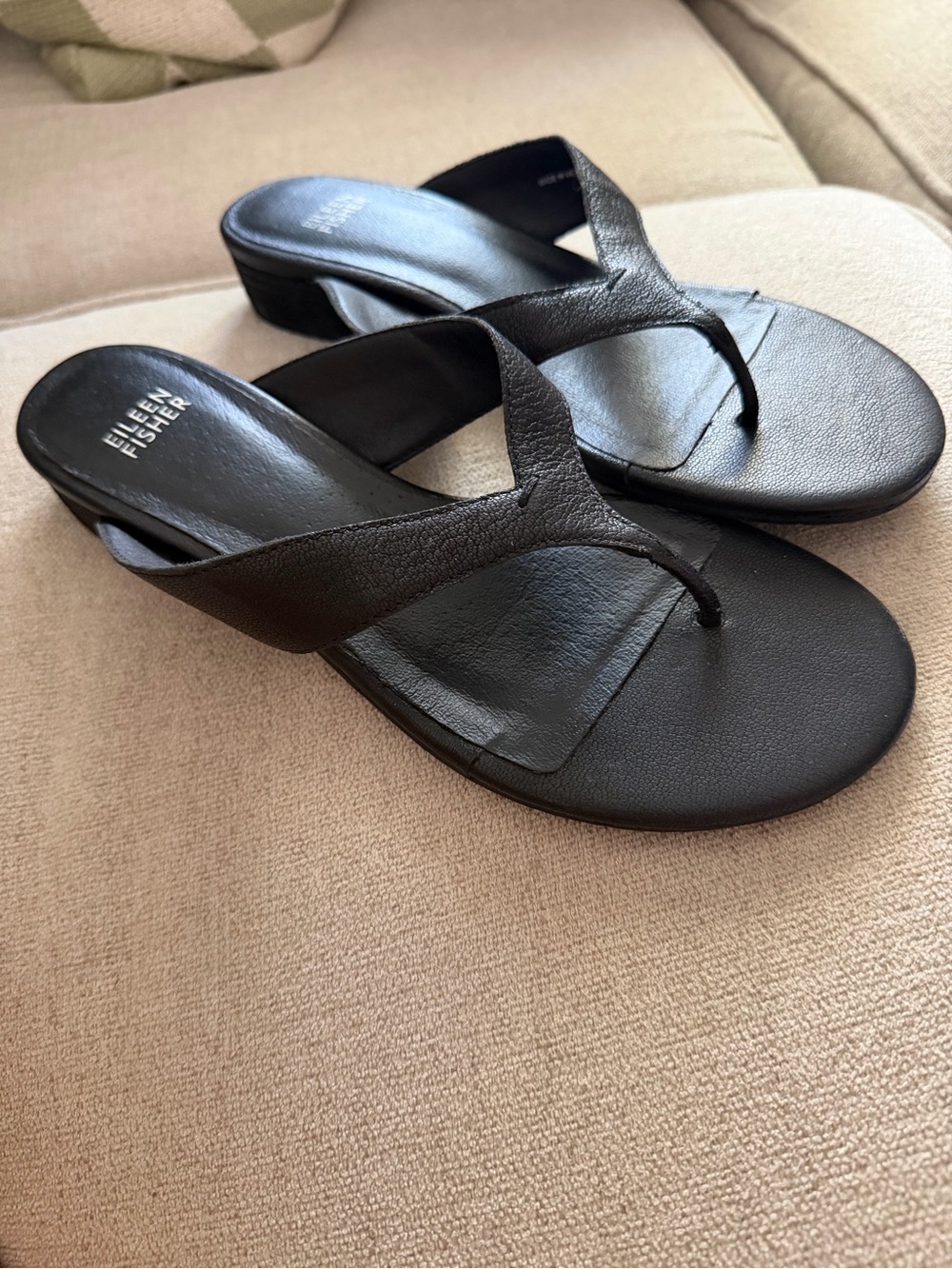 NEW Eileen Fisher black thong sandals women’s 8.5 leather heel flip flop